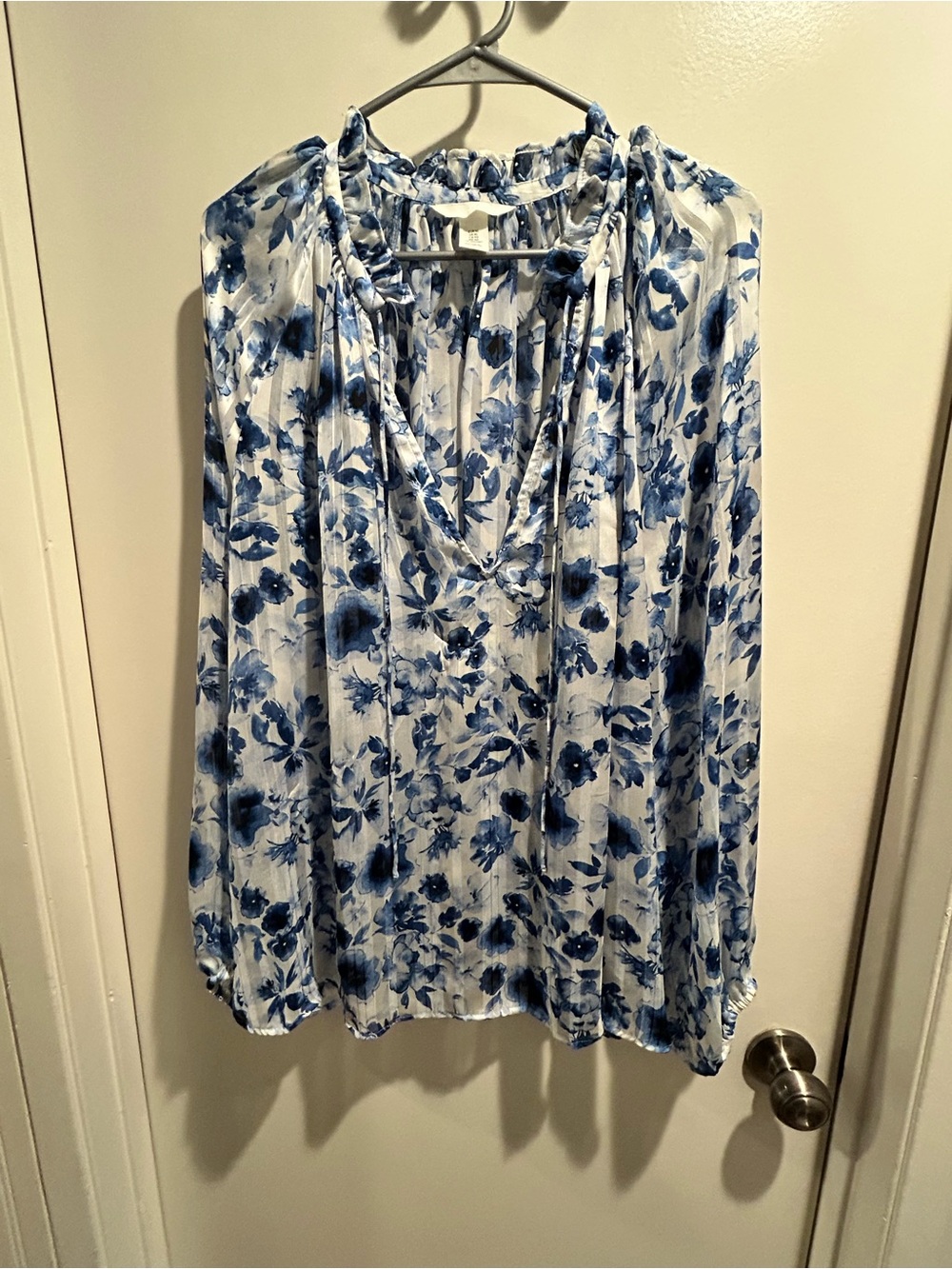 H&M White and Blue Floral Tie-Front Blouse
